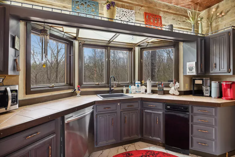 Kitchen — appliances and breakfast bar